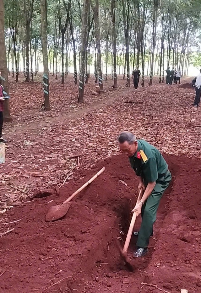 Lão nông tri ân, lão nông thiện nguyện - Ảnh 1.