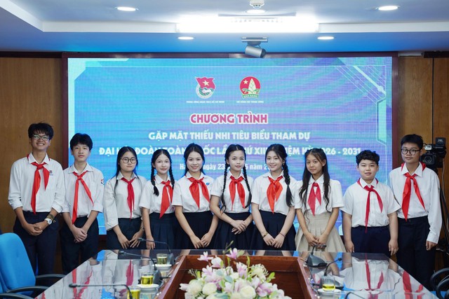 Gặp mặt 10 thiếu nhi tiêu biểu tham dự Đại hội Đoàn toàn quốc lần thứ XIII- Ảnh 2. Gặp mặt 10 thiếu nhi tiêu biểu tham dự Đại hội Đoàn toàn quốc lần thứ XIII- Ảnh 2.