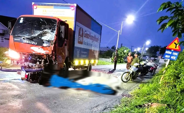 Tây Ninh: Tai nạn đặc biệt nghiêm trọng, 3 thanh niên tử vong tại chỗ - Ảnh 1.