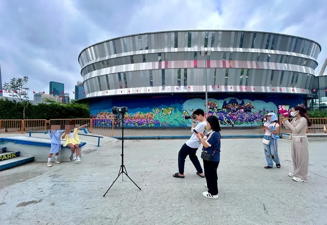 Công viên hiphop, mang phong cách trượt ván hút người check-in - Ảnh 2. Công viên hiphop, mang phong cách trượt ván hút người check-in - Ảnh 2.
