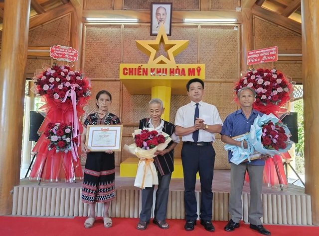 Gần 150 tư liệu, hiện vật kể chuyện chiến khu H&ograve;a Mỹ- Ảnh 3.