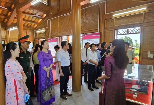 Gần 150 tư liệu, hiện vật kể chuyện chiến khu H&ograve;a Mỹ- Ảnh 2.