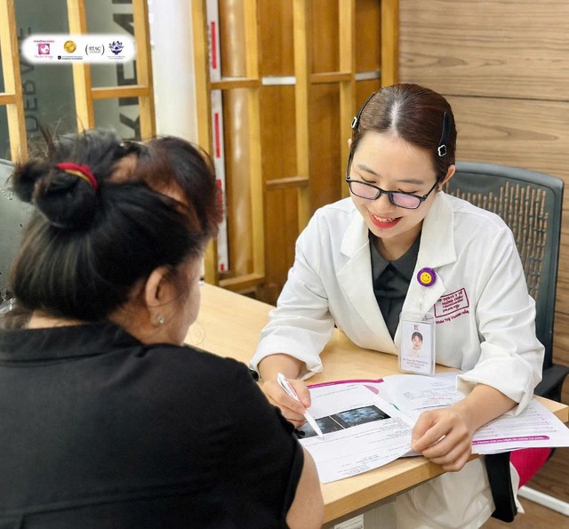 Khối u vú trở lại ở tuổi 69 và hành trình vượt ‘ải’ tại BVQT Phương Châu - Ảnh 1.