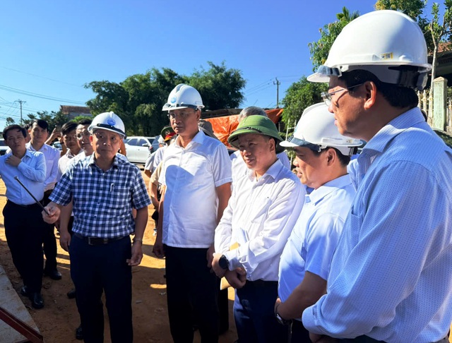 Bí thư Đà Nẵng: Xem giải phóng mặt bằng là tiêu chí đánh giá người đứng đầu- Ảnh 2. Bí thư Đà Nẵng: Xem giải phóng mặt bằng là tiêu chí đánh giá người đứng đầu- Ảnh 2.