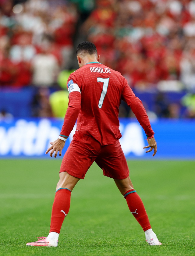 Ronaldo rực sáng, lập kỷ lục vô tiền khoáng hậu tại World Cup- Ảnh 1. Ronaldo rực sáng, lập kỷ lục vô tiền khoáng hậu tại World Cup- Ảnh 1.