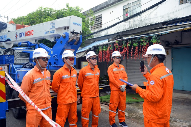 Bộ ảnh dự thi: Ngành điện TP.HCM tiên phong chuyển đổi số - Ảnh 7.