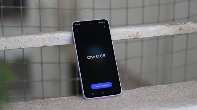 Điện thoại tầm trung Galaxy A24 bất ngờ nhận được One UI 8.5 - Ảnh 1.