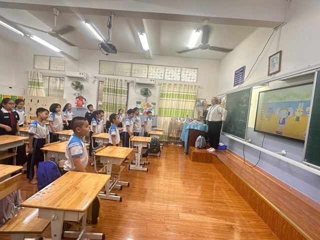 246 trường học của TP.HCM được tự tuyển giáo viên, hợp đồng giáo viên nước ngoài- Ảnh 2. 246 trường học của TP.HCM được tự tuyển giáo viên, hợp đồng giáo viên nước ngoài- Ảnh 2.