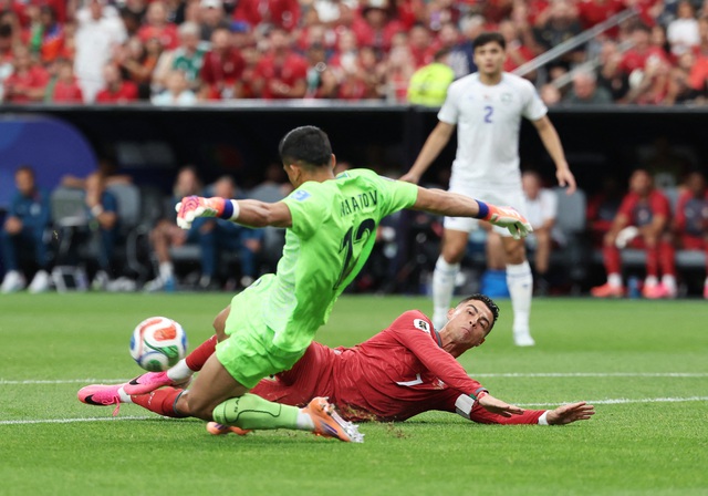 Bồ Đào Nha 5-0 Uzbekistan, bảng K World Cup 2026: Messi gọi, Ronaldo trả lời- Ảnh 2. Bồ Đào Nha 5-0 Uzbekistan, bảng K World Cup 2026: Messi gọi, Ronaldo trả lời- Ảnh 2.