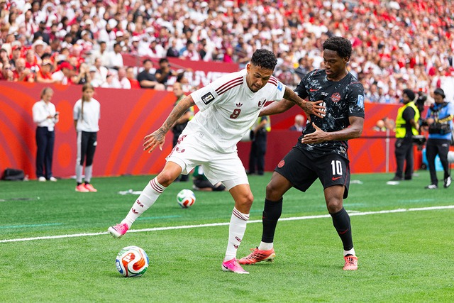Cầu thủ người Mỹ 'về qu&ecirc;' dự World Cup- Ảnh 1.