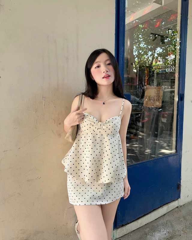 Tự tin tỏa s&aacute;ng mọi g&oacute;c nh&igrave;n c&ugrave;ng trang phục chấm bi - Ảnh 7.