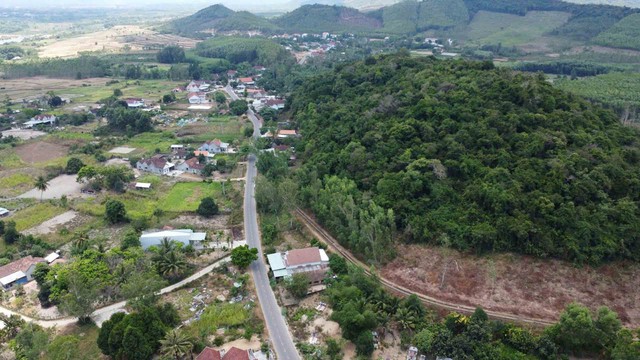 Chuyện giữ rừng, bảo vệ nguồn nước ở H&ograve;n Cấm - Ảnh 2.