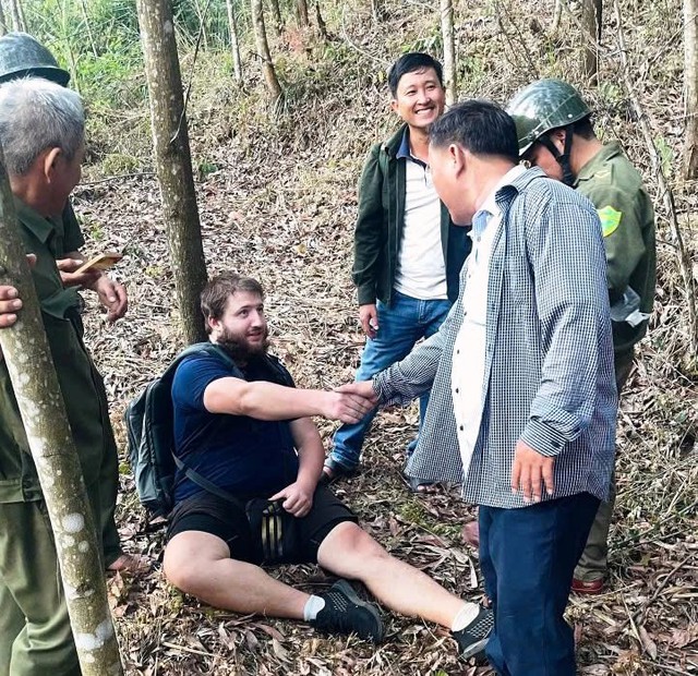 Hàng chục người băng rừng giải cứu du khách Đức gặp nạn trên núi- Ảnh 1. Hàng chục người băng rừng giải cứu du khách Đức gặp nạn trên núi- Ảnh 1.