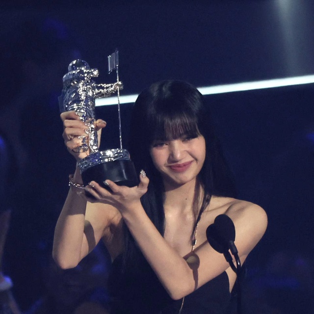 Lisa (BlackPink) nói gì về việc chia tay bạn trai tỉ phú? - Ảnh 1.
