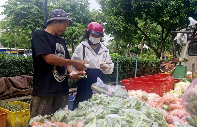 Không còn cứ thích là 'chốt đơn', đây mới là cách người trẻ đang chi tiêu - Ảnh 1.