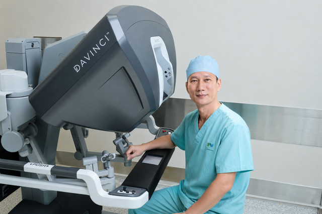 Bác sĩ FV dùng robot cắt trọn u thận 5 cm cho bệnh nhân người Úc - Ảnh 3.
