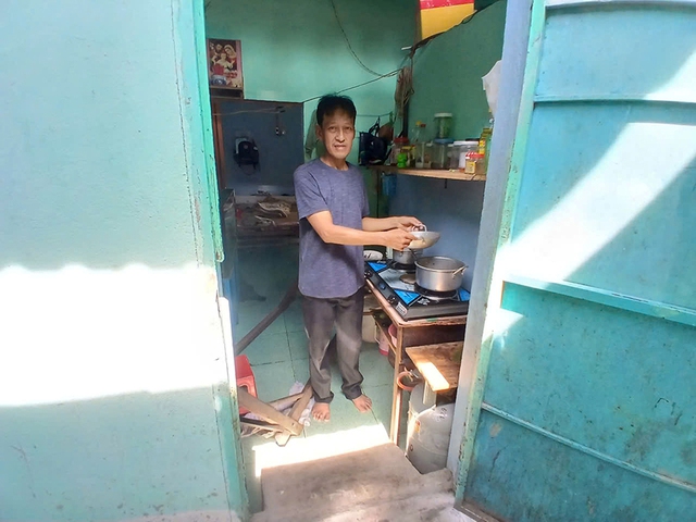 Người đ&agrave;n &ocirc;ng tho&aacute;t cảnh t&agrave;n phế nhờ bạn đọc B&aacute;o Thanh Ni&ecirc;n- Ảnh 2.
