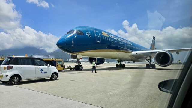 Vietnam Airlines hạ cánh khẩn cấp tại Hồng Kông vì hành khách gặp vấn đề sức khoẻ- Ảnh 1.