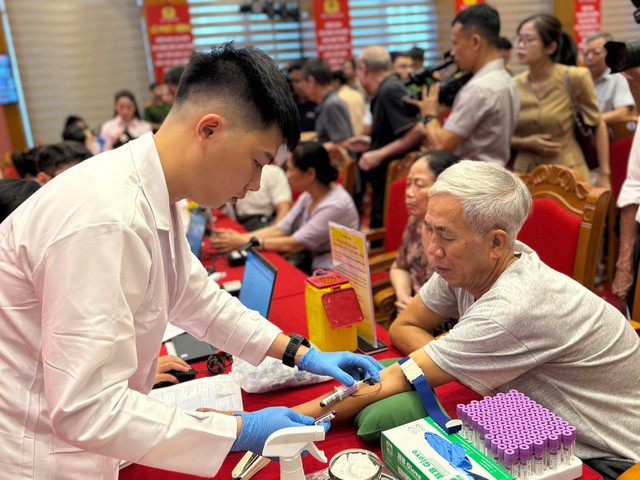 Bộ Công an hướng dẫn chi tiết quy trình lấy mẫu ADN tìm danh tính liệt sĩ- Ảnh 1. Bộ Công an hướng dẫn chi tiết quy trình lấy mẫu ADN tìm danh tính liệt sĩ- Ảnh 1.