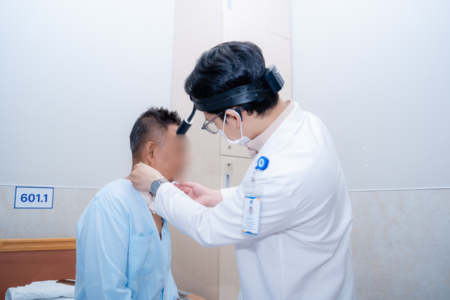 Biến chứng &aacute;p xe cổ s&acirc;u nguy hiểm từ hai răng s&acirc;u kh&ocirc;ng điều trị - Ảnh 1.