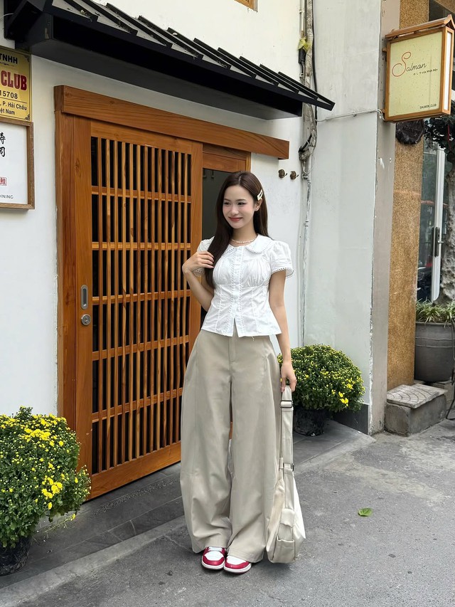 Mặc đẹp kh&ocirc;ng kh&oacute; ng&agrave;y h&egrave; với những kiểu &aacute;o tay ngắn- Ảnh 1.