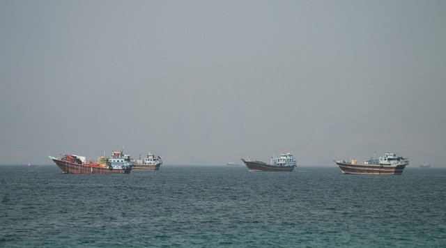 T&agrave;u chở h&agrave;ng bị tấn c&ocirc;ng tại eo biển Hormuz- Ảnh 1.