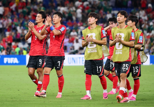 Son Heung-min v&agrave; đội tuyển H&agrave;n Quốc phải chờ v&eacute; vớt, b&aacute;o ch&iacute; xứ kim chi thất vọng n&atilde;o nề- Ảnh 1.