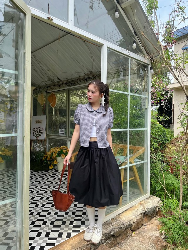 Mặc đẹp kh&ocirc;ng kh&oacute; ng&agrave;y h&egrave; với những kiểu &aacute;o tay ngắn- Ảnh 6.