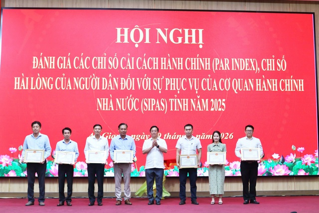 Chủ tịch An Giang Hồ Văn Mừng: Tr&aacute;ch nhiệm người đứng đầu gắn liền cải c&aacute;ch h&agrave;nh ch&iacute;nh- Ảnh 1.