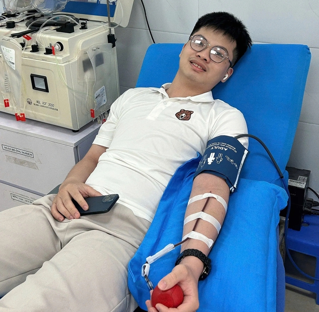 Ch&agrave;ng trai 24 tuổi với 68 lần hiến m&aacute;u cứu người - Ảnh 1.