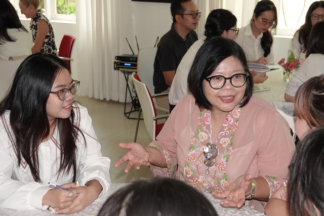 C&aacute;c nữ tổng l&atilde;nh sự 'truyền lửa' nghề ngoại giao cho nữ sinh Việt Nam - Ảnh 8.
