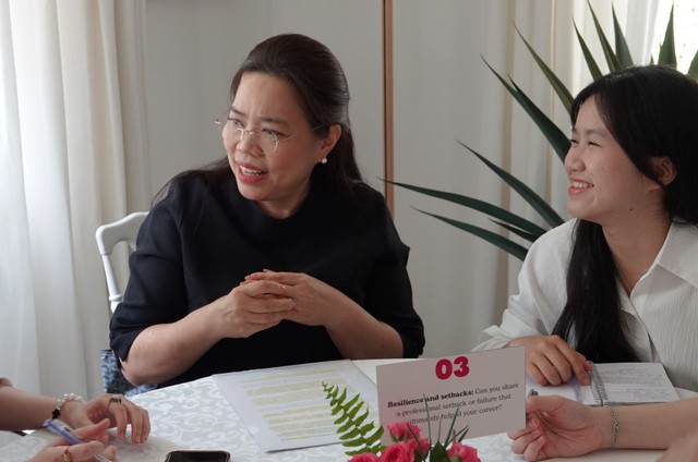 C&aacute;c nữ tổng l&atilde;nh sự 'truyền lửa' nghề ngoại giao cho nữ sinh Việt Nam - Ảnh 10.