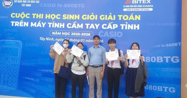 Ch&agrave;ng trai T&acirc;y Ninh 10 điểm to&aacute;n chuy&ecirc;n, 10 điểm to&aacute;n thường, 10 điểm tiếng Anh - Ảnh 2.
