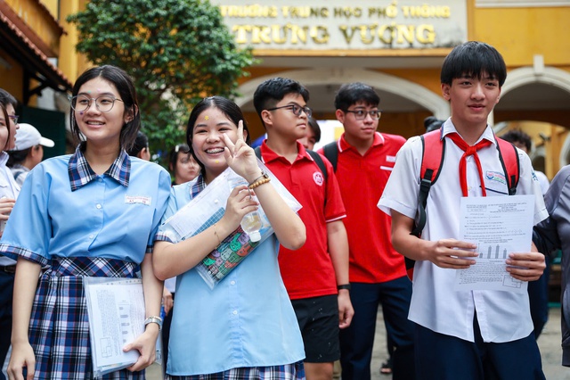 3.133 th&iacute; sinh x&aacute;c nhận nhập học, TP.HCM lọc ảo, x&eacute;t điểm chuẩn lớp 10 đại tr&agrave;- Ảnh 1.