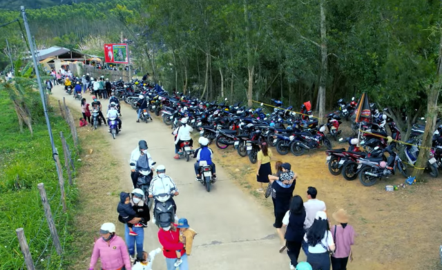 &lsquo;Chuyện t&igrave;nh&rsquo; voi đ&aacute; huyền b&iacute; ở T&acirc;y nguy&ecirc;n- Ảnh 4.