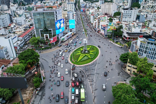 V&ograve;ng xoay Điện Bi&ecirc;n Phủ kh&ocirc;ng c&ograve;n cần CSGT điều tiết: TP.HCM r&agrave; so&aacute;t c&aacute;c v&ograve;ng xoay - Ảnh 2.
