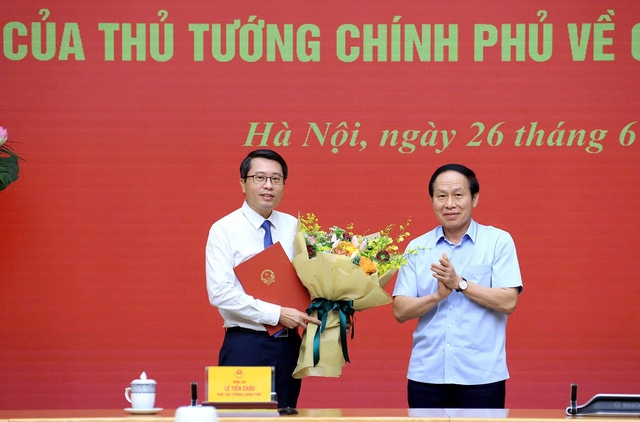 Thủ tướng bổ nhiệm Ph&oacute; chủ nhiệm Văn ph&ograve;ng Ch&iacute;nh phủ - Ảnh 1.