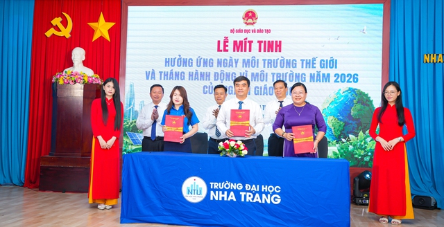 Bộ GD-ĐT ph&aacute;t động phong tr&agrave;o sống xanh trong trường học - Ảnh 3.