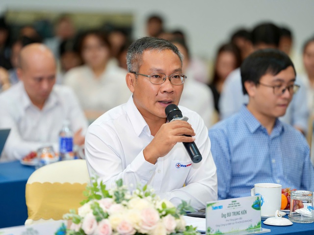 L&atilde;nh đạo ng&agrave;nh điện TP.HCM bật m&iacute; về m&ocirc; h&igrave;nh đầu tư điện m&aacute;i nh&agrave; hiệu quả - Ảnh 1.