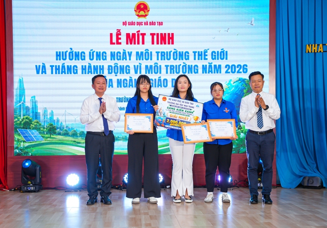 Bộ GD-ĐT ph&aacute;t động phong tr&agrave;o sống xanh trong trường học - Ảnh 4.