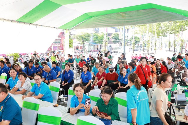 K&yacute; kết hợp t&aacute;c chiến lược 5 năm: Chăm s&oacute;c thị lực cho người d&acirc;n B&igrave;nh Dương - Ảnh 4.