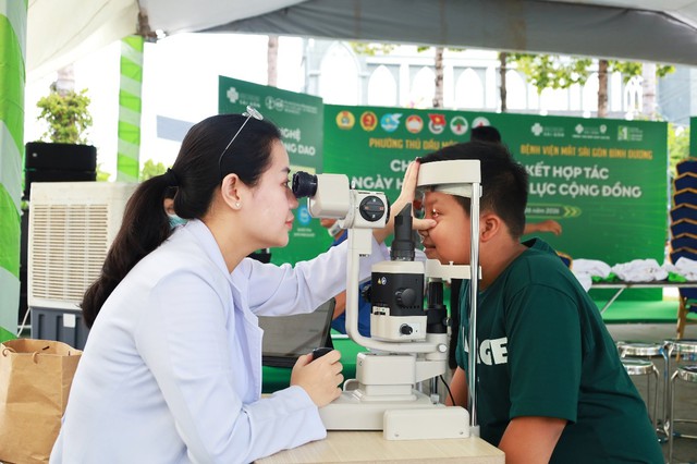 K&yacute; kết hợp t&aacute;c chiến lược 5 năm: Chăm s&oacute;c thị lực cho người d&acirc;n B&igrave;nh Dương - Ảnh 5.