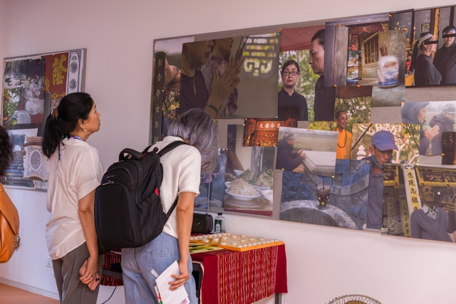 Chi&ecirc;m ngưỡng t&aacute;c phẩm đậm dấu ấn đời thực tại triển l&atilde;m s&aacute;ng tạo của sinh vi&ecirc;n- Ảnh 2.