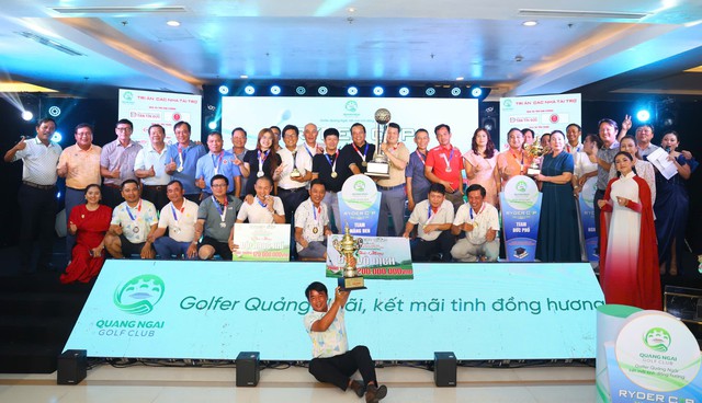 Nửa tỉ đồng chắp c&aacute;nh ước mơ cho t&acirc;n sinh vi&ecirc;n từ CLB Golf Quảng Ng&atilde;i- Ảnh 2.