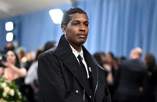 V&igrave; sao h&agrave;ng loạt người h&acirc;m mộ 'cầu xin' Rihanna chia tay bạn trai rapper - Ảnh 2.