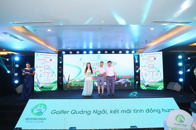 Nửa tỉ đồng chắp c&aacute;nh ước mơ cho t&acirc;n sinh vi&ecirc;n từ CLB Golf Quảng Ng&atilde;i- Ảnh 5.