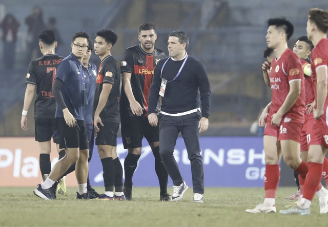 Becamex TP.HCM bất ngờ chi&ecirc;u mộ HLV T&acirc;y Ban Nha từng l&agrave; thầy cũ Ho&agrave;ng Đức: Quyết t&aacute;i xuất V-League- Ảnh 1.