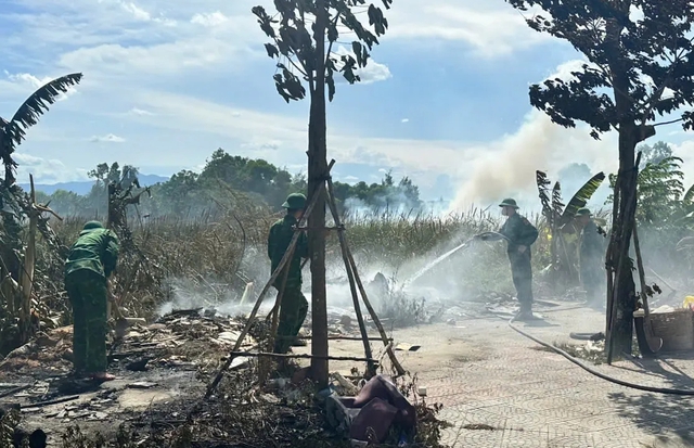 Liên tục cháy rừng tại Quảng Trị, bộ đội 'bật chế độ' sẵn sàng xử lý- Ảnh 5.