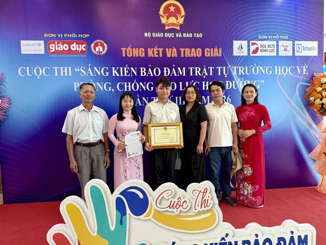 Học sinh đưa s&aacute;ng kiến về ph&ograve;ng chống bạo lực học đường - Ảnh 1.