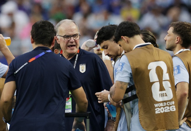 Cầu thủ Uruguay phản ứng dữ dội HLV Bielsa trước trận quyết đấu T&acirc;y Ban Nha- Ảnh 1.